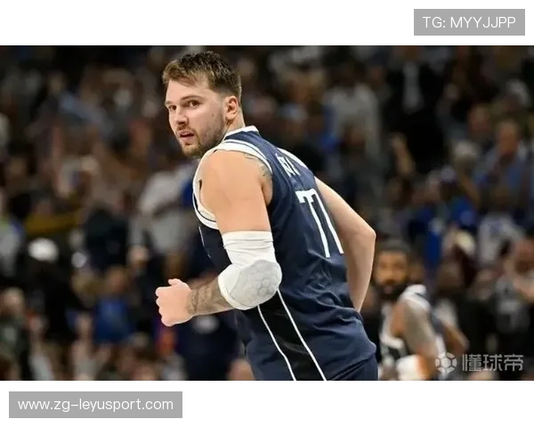 东契奇站在中圈，达拉斯独行侠等最后一击